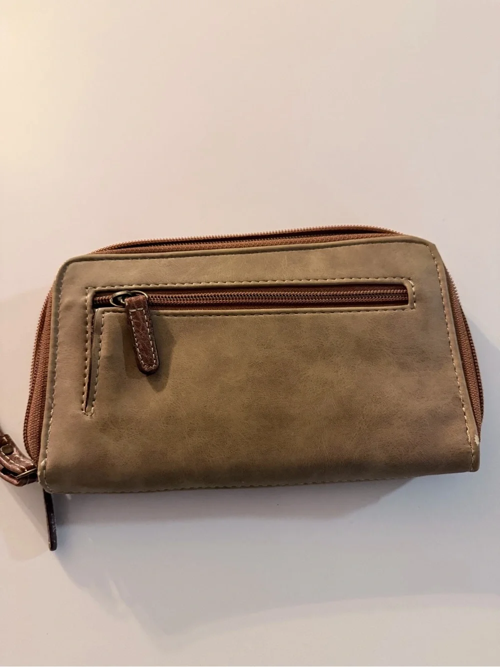b.o.c. Two-Tone Quilted/Leather Zip Card Case in Brown & Taupe - Picture 2 of 5
